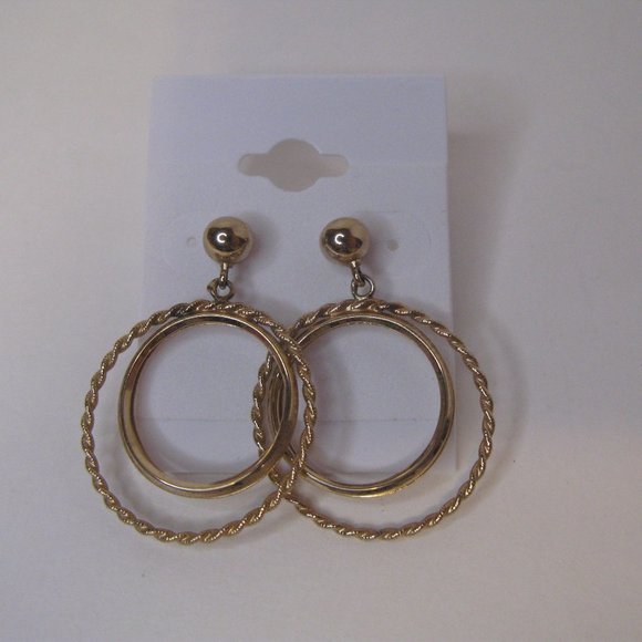 Avon In A Whirl Pierced Gold Tone Earrings 1976 - Picture 5 of 6